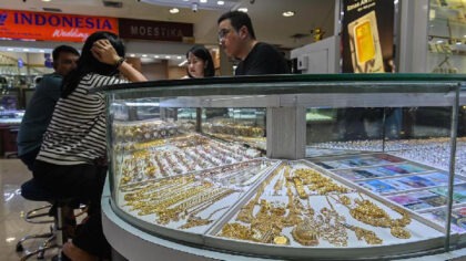 Harga emas UBS dan Galeri24 di Pegadaian anjlok