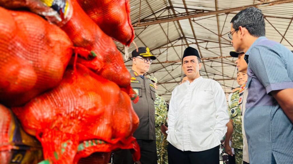 Operasi Dini Hari Mentan Amran Gagalkan Penyelundupan 133 Ton Bawang Bombai Ilegal