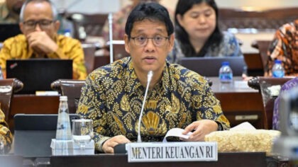 Menteri Keuangan Purbaya Yudhi Sadewa buka suara saat dirinya menghadiri kegiatan retret di Padepokan Garuda Yaksa, Hambalang, Bogor, Jawa Barat kawasan yang dikenal sebagai rumah pribadi kepala negara. (Kolase TribunTrends/Instagram MenkeuRI)