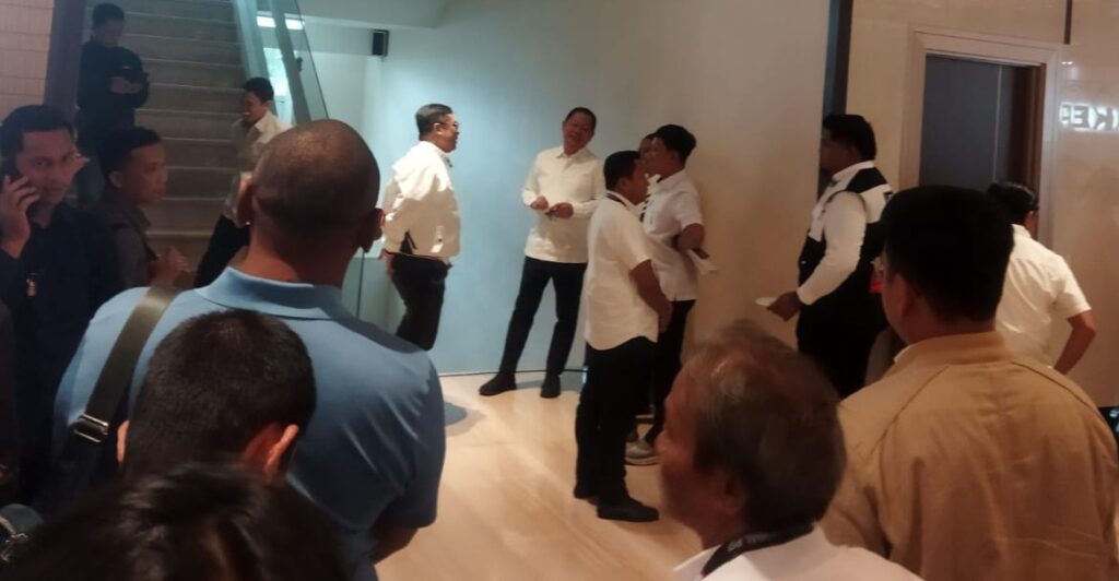 Rusdi Masse terlihat hadir di lokasi Rapat Kerja Nasional (PSI) di Hotel Claro, Makassar, Kamis (29/1/2026).