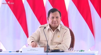 Presiden Prabowo Subianto saat meninjau lokasi terdampak bencana di Kabupaten Aceh Tamiang, Provinsi Aceh, Kamis (1/1). (Istimewa)