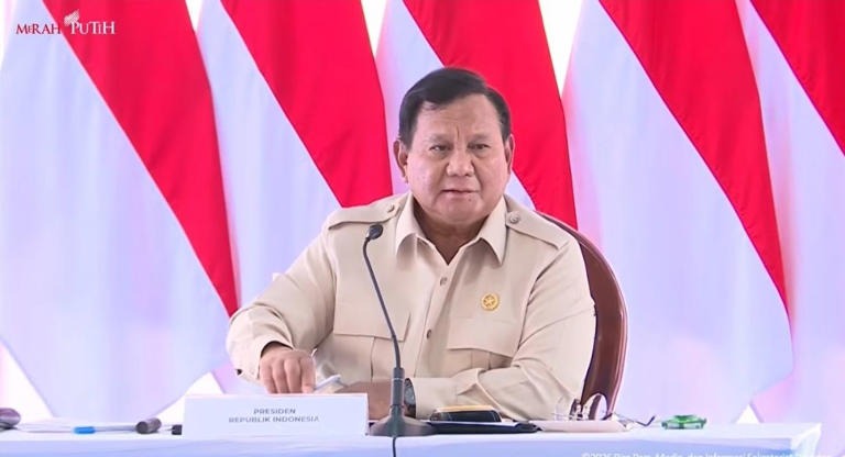 Presiden Prabowo Subianto saat meninjau lokasi terdampak bencana di Kabupaten Aceh Tamiang, Provinsi Aceh, Kamis (1/1). (Istimewa)