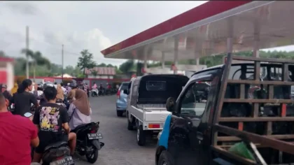 Antrean BBM di Bulukumba-Sinjai Mengular, Warga Rela Menginap di SPBU