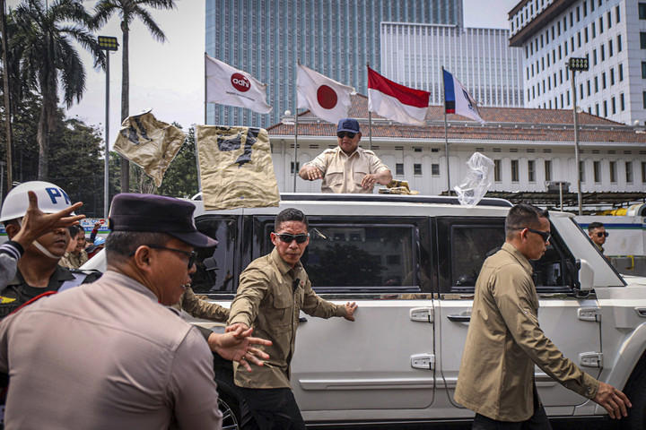 Cerita Prabowo naik Maung bocor-berguncang: Demi nasionalisme, saya tetap pakai