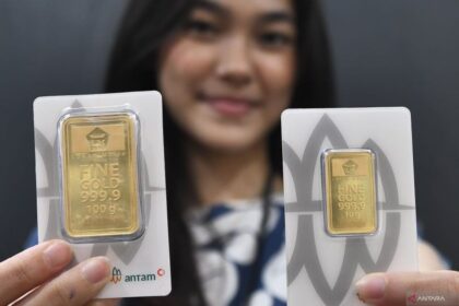 Harga Emas Antam Anjlok Rp15.000 Hari Ini, Buyback Turun Rp25.000