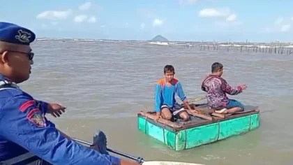 Ombak Terjang Sampan Nelayan di Sinjai, 2 Orang Selamat