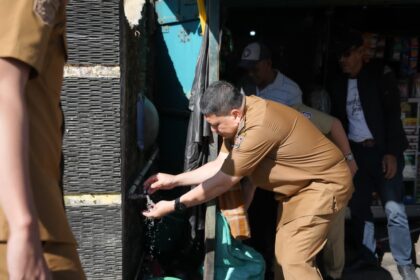 Appi Sidak Permukiman Warga, Pastikan Air PDAM Makassar Sudah Mengalir