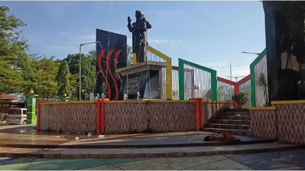 Monumen Cinta Habibie-Ainun Parepare Kotor dan Dipenuhi Sampah, Dinsos Janji Tertibkan Anjal