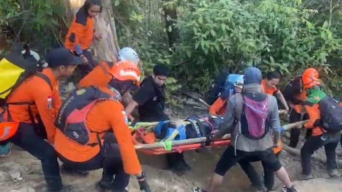 Pendaki Terjatuh dari Hammock di Gunung Bulubaria Gowa, Dievakuasi Tim SAR
