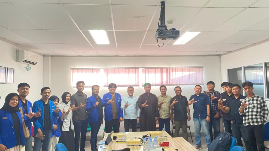 Grand PMII Membumi dikemas melalui dialog dalam program Bincang Komunitas yang disiarkan secara langsung oleh Tribun Timur