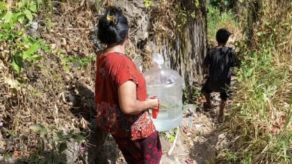 Krisis Air Bersih di Parepare Kian Parah, Warga Rela Naik Bukit demi Dapat Air