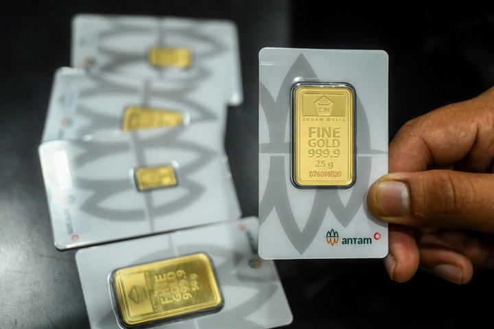 Harga Emas Antam Turun Rp10.000 per Gram, Buyback Ikut Melemah