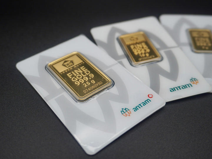 Harga Emas Antam Turun Rp17.000 per Gram, Buyback Anjlok Rp47.000