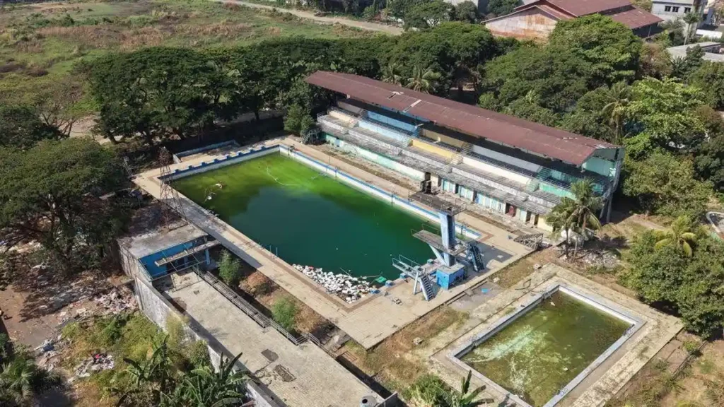 Bangkai Anjing Dibuang ke Kolam Renang Mattoanging, Warga Cegah Anak Berenang