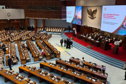DPR Sahkan UU Pelindungan Ketenagakerjaan, Buruh Hadir dan Bernyanyi Terima Kasih