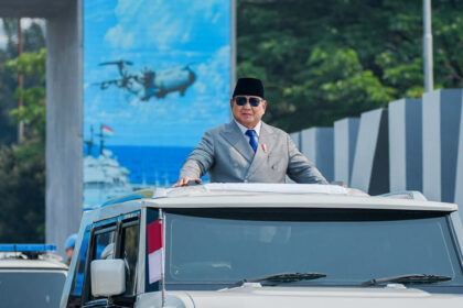 Prabowo Peringatkan Ekonomi Nasional, Utang Pinjol Warga RI Cetak Rekor